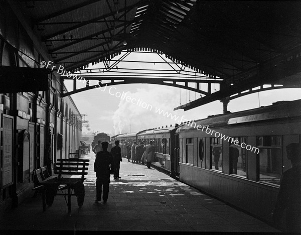 PLATFORM CROWDS LONDON ?